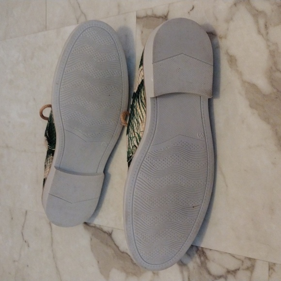 Fly Soles shoes. - Picture 6 of 7